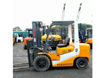 Diesel forklift TCM