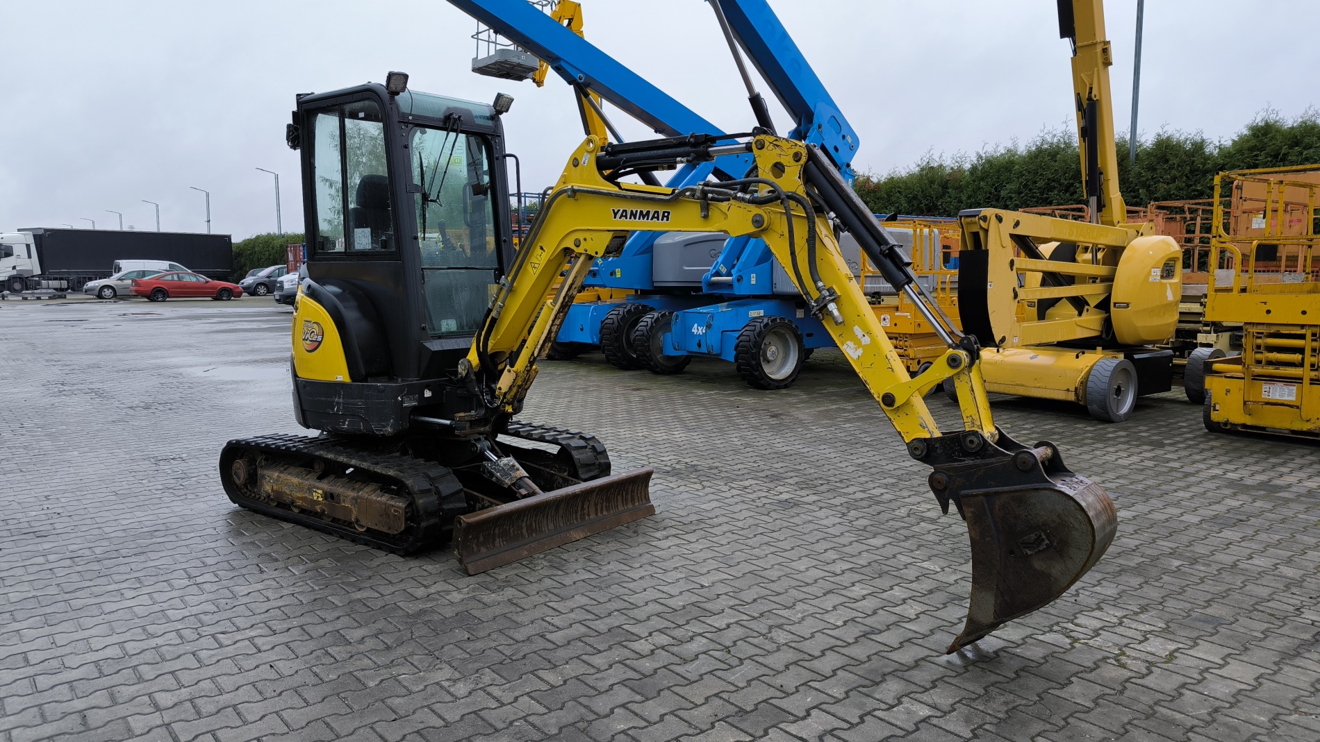 Mini excavator YANMAR VIO 25