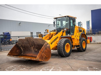 Wheel loader HYUNDAI