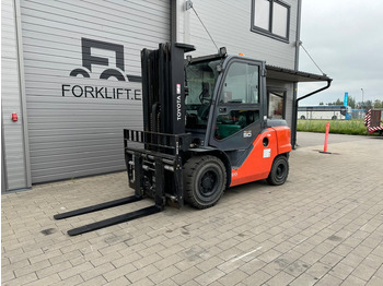 Diesel forklift TOYOTA