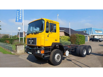 Cab chassis truck MAN 26.372