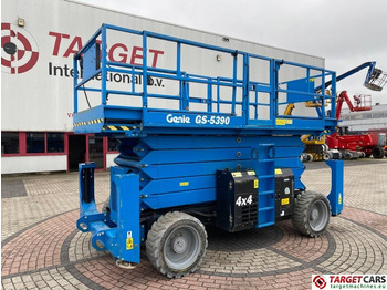 Scissor lift GENIE