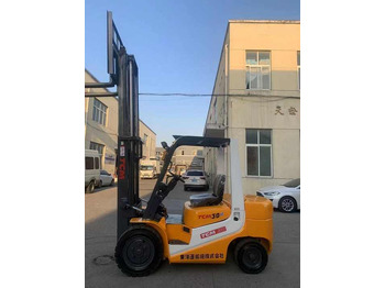 Diesel forklift Good Working Condition TCM Used FD30 Forklift diesel cheap used forklift 3 ton forklift for sale: picture 3