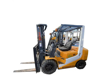 Diesel forklift TCM