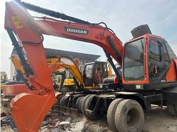 Wheel excavator DOOSAN