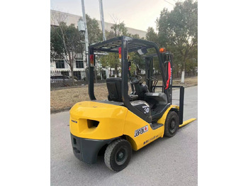 Diesel forklift Komatsu 30 30 [ Copy ]: picture 2