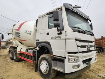 Concrete mixer truck SINOTRUK HOWO