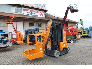 Vertical mast lift JLG