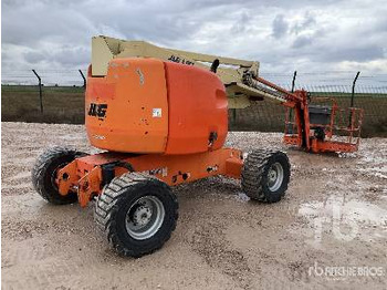 Articulated boom JLG