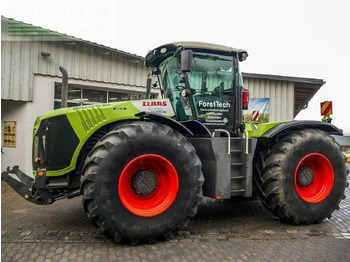 Farm tractor CLAAS Xerion