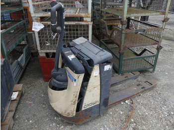 Pallet truck CROWN