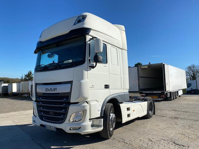 Tractor truck DAF XF 460: picture 1