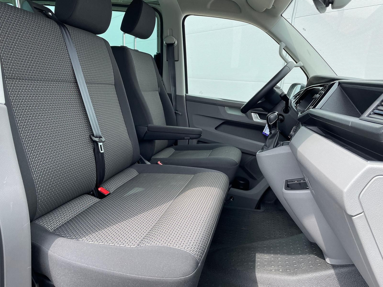 New Car Volkswagen T6.1 Transporter 2.0 TDI lang 4MOTION SITZHZ NAV: picture 16 New Car Volkswagen T6.1 Transporter 2.0 TDI lang 4MOTION SITZHZ NAV: picture 16