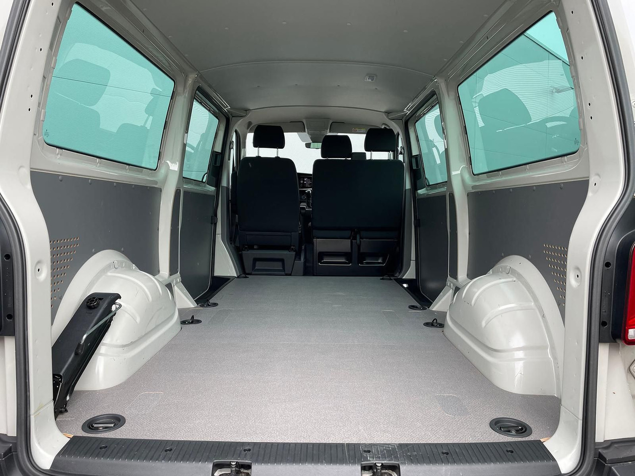 New Car Volkswagen T6.1 Transporter 2.0 TDI lang 4MOTION SITZHZ NAV: picture 11 New Car Volkswagen T6.1 Transporter 2.0 TDI lang 4MOTION SITZHZ NAV: picture 11