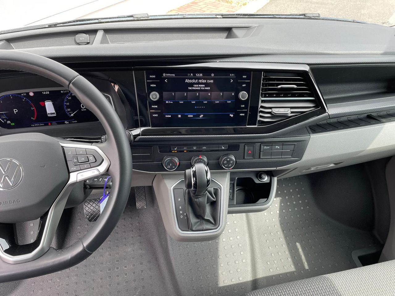 New Car Volkswagen T6.1 Transporter 2.0 TDI lang 4MOTION SITZHZ NAV: picture 14 New Car Volkswagen T6.1 Transporter 2.0 TDI lang 4MOTION SITZHZ NAV: picture 14