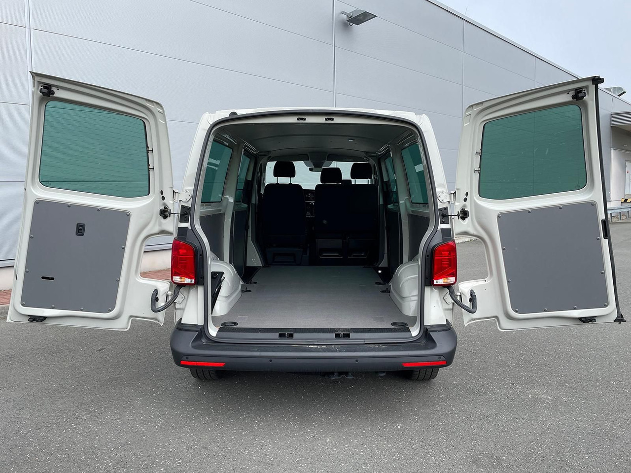 New Car Volkswagen T6.1 Transporter 2.0 TDI lang 4MOTION SITZHZ NAV: picture 30 New Car Volkswagen T6.1 Transporter 2.0 TDI lang 4MOTION SITZHZ NAV: picture 30