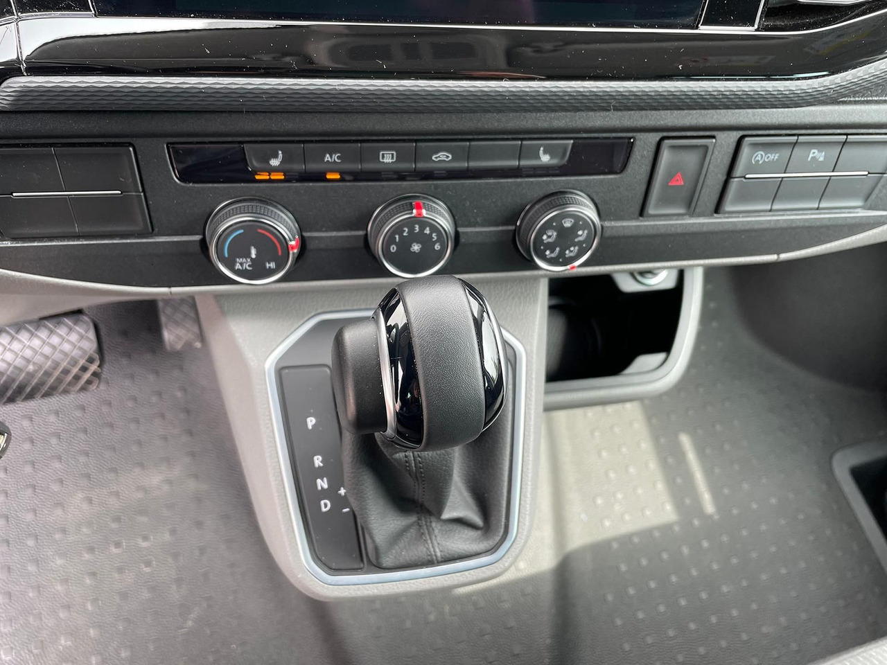 New Car Volkswagen T6.1 Transporter 2.0 TDI lang 4MOTION SITZHZ NAV: picture 15 New Car Volkswagen T6.1 Transporter 2.0 TDI lang 4MOTION SITZHZ NAV: picture 15