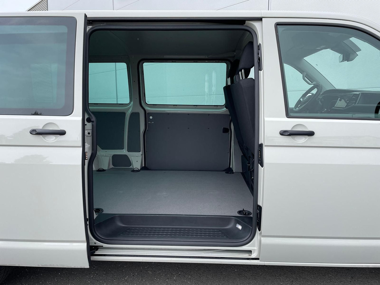 New Car Volkswagen T6.1 Transporter 2.0 TDI lang 4MOTION SITZHZ NAV: picture 9 New Car Volkswagen T6.1 Transporter 2.0 TDI lang 4MOTION SITZHZ NAV: picture 9