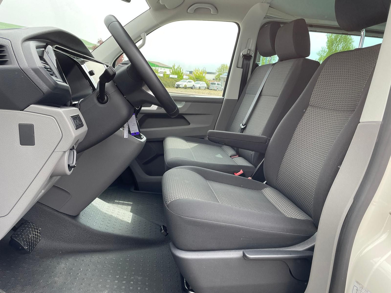 New Car Volkswagen T6.1 Transporter 2.0 TDI lang 4MOTION SITZHZ NAV: picture 26 New Car Volkswagen T6.1 Transporter 2.0 TDI lang 4MOTION SITZHZ NAV: picture 26