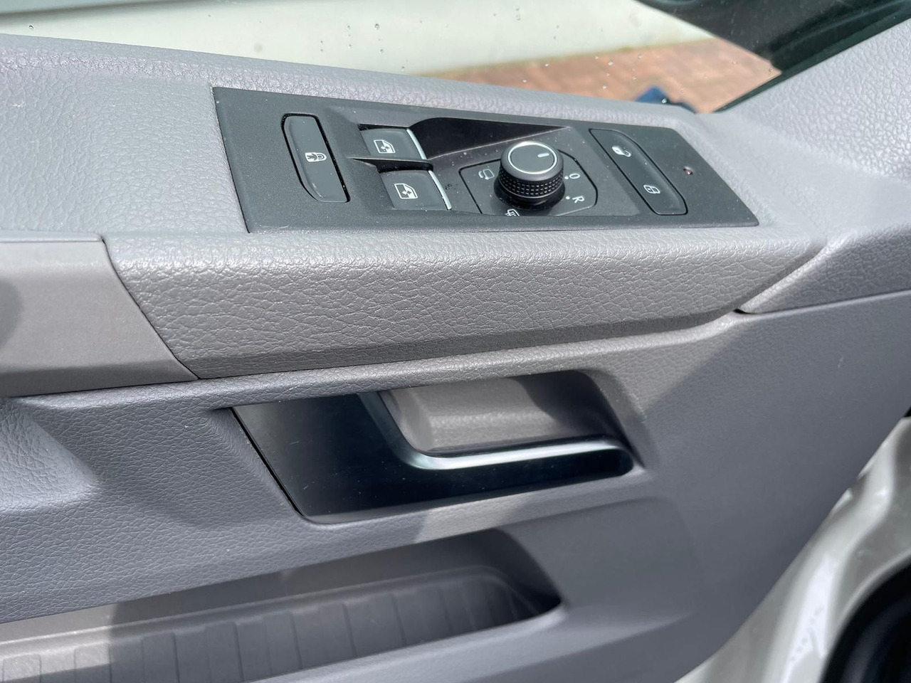 New Car Volkswagen T6.1 Transporter 2.0 TDI lang 4MOTION SITZHZ NAV: picture 32 New Car Volkswagen T6.1 Transporter 2.0 TDI lang 4MOTION SITZHZ NAV: picture 32