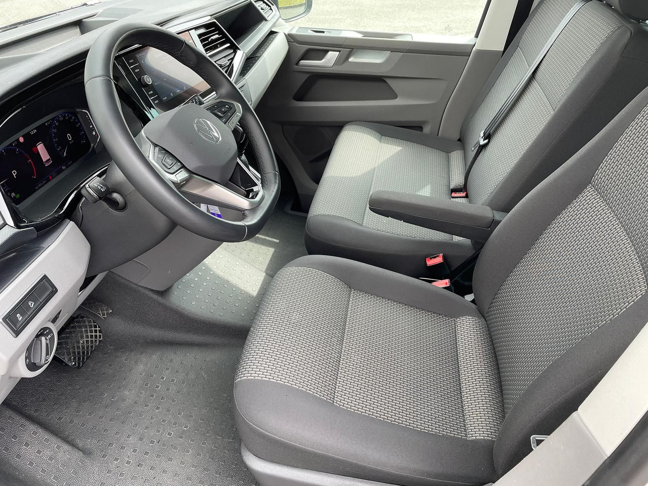New Car Volkswagen T6.1 Transporter 2.0 TDI lang 4MOTION SITZHZ NAV: picture 12 New Car Volkswagen T6.1 Transporter 2.0 TDI lang 4MOTION SITZHZ NAV: picture 12