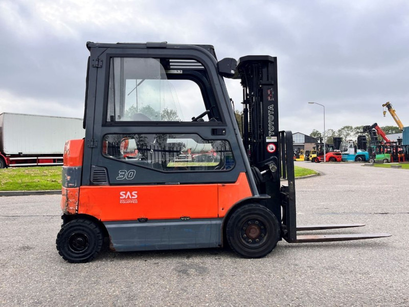 Electric forklift Toyota 7FBMF30: picture 1