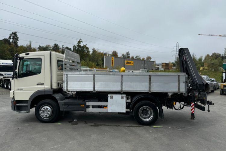 Tipper, Crane truck Mercedes-Benz Atego 1329 4x2 Hiab 088-2: picture 11