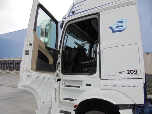 Cab chassis truck Mercedes-Benz Actros 2542 6X2: picture 9 Cab chassis truck Mercedes-Benz Actros 2542 6X2: picture 9