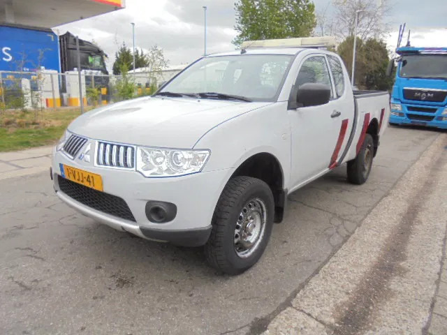Pickup truck Mitsubishi L200 4X4 PICK-UP: picture 1