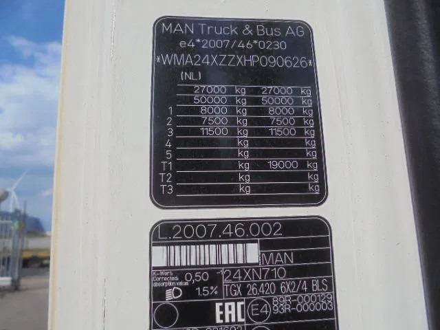 Tractor truck MAN TGX 26-420 XL EUR6: picture 18