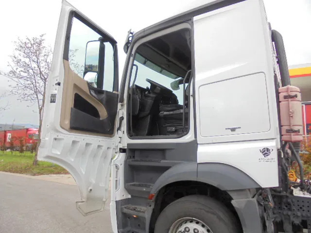 Tractor truck Mercedes-Benz Actros 1845 LS ADR: picture 7