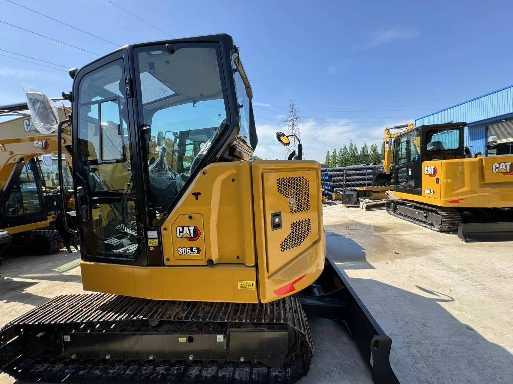 Mini excavator CAT 305.5 E CR: picture 15