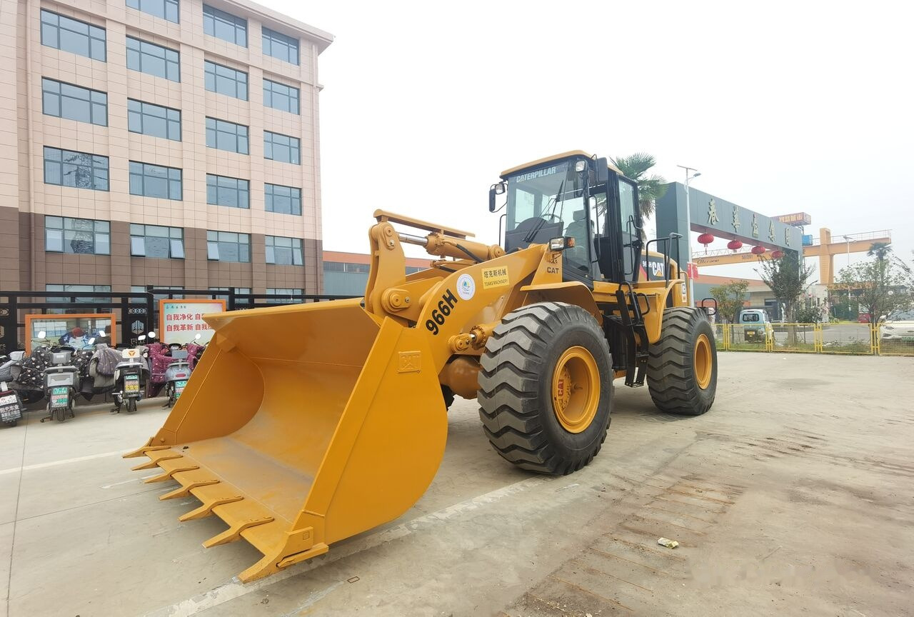 Wheel loader Caterpillar 966H: picture 8