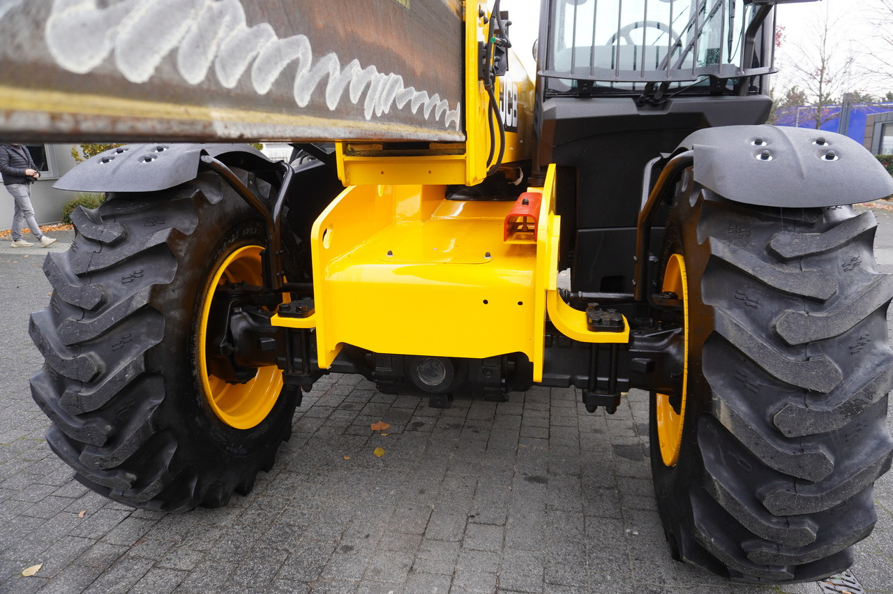 Telescopic wheel loader JCB 560-80 / 6 ton lifting capacity / power 146 HP: picture 33