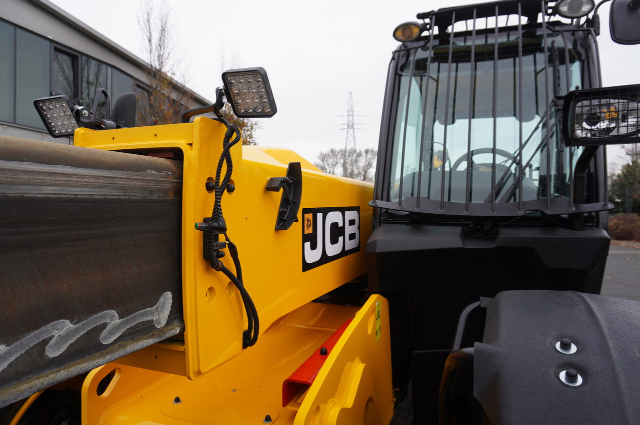 Telescopic wheel loader JCB 560-80 / 6 ton lifting capacity / power 146 HP: picture 34