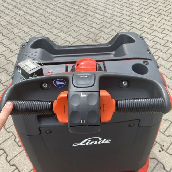 Pallet truck Linde T30 (131): picture 8