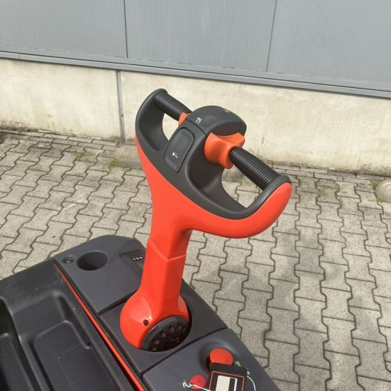 Pallet truck Linde T30 (131): picture 7