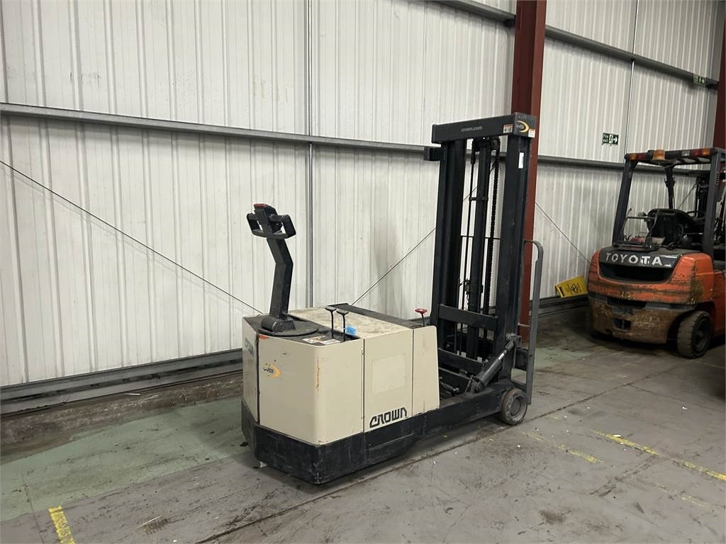 Pallet truck Crown 40WBTL: picture 6