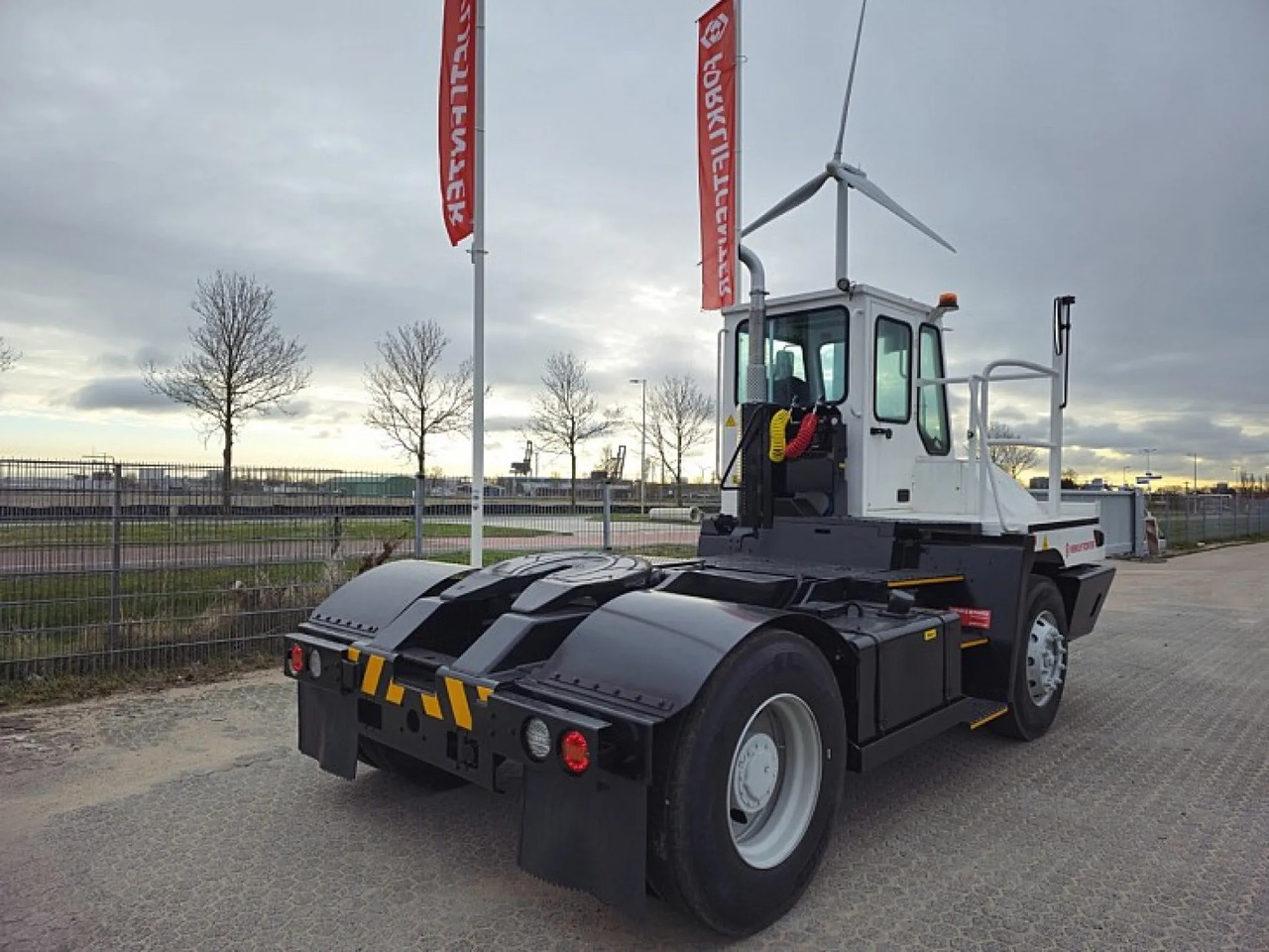 Terminal tractor TERBERG - YT220: picture 6